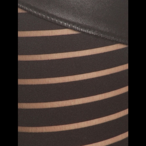 Faux Leather Mesh Leggings - Picture 4 of 4